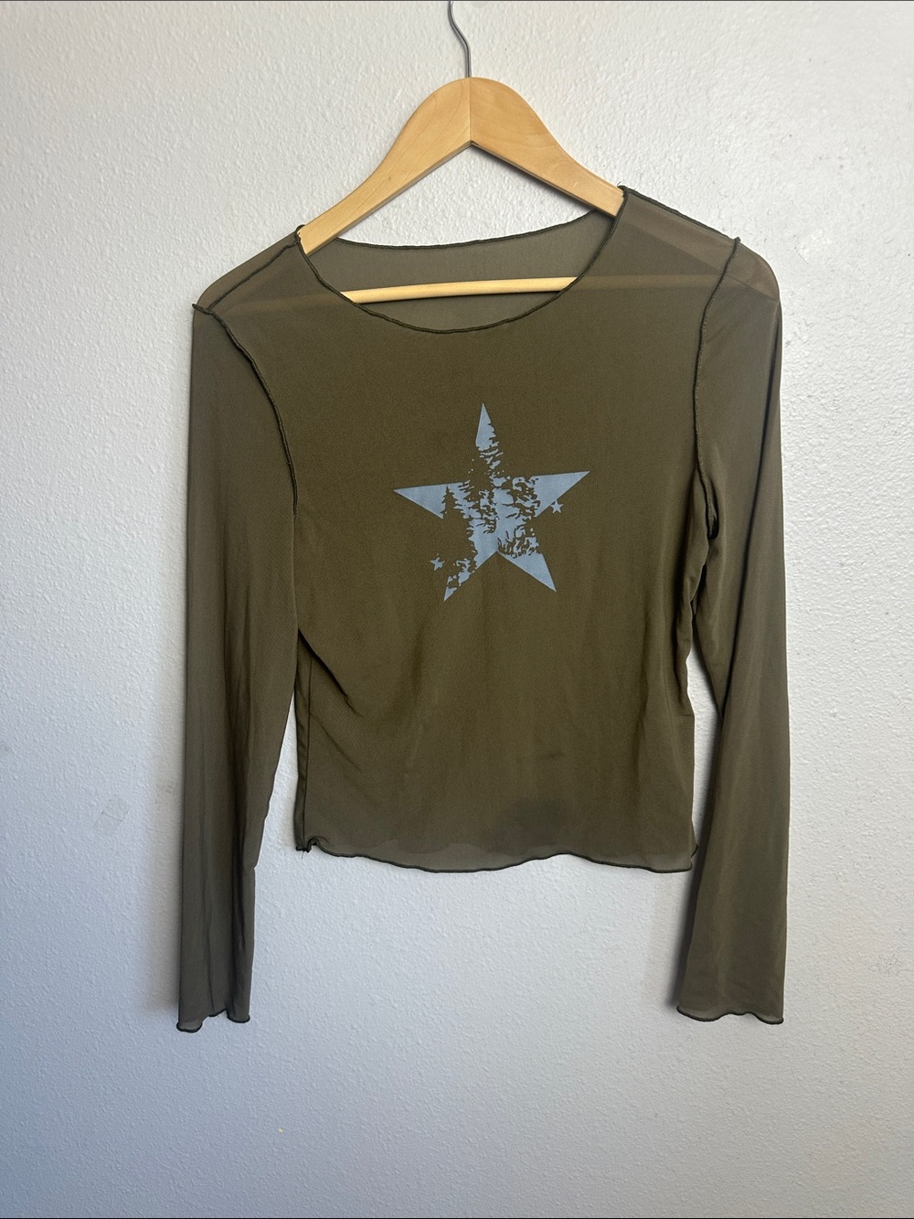 Olive Star Graphic Long-Sleeve Mesh Top - Picture 1 of 3